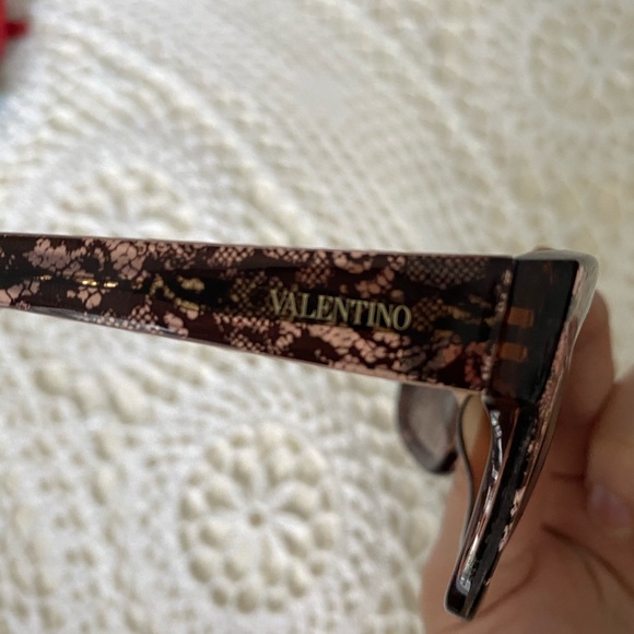VALENTINO SUNGLASSES - Picture 7 of 8